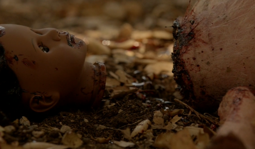 american-horror-story-my-roanoke-nightmare-chapter-2-the-pig-doll